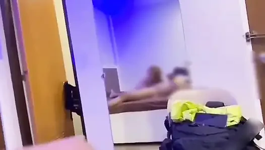 Üçlü seks için boğa arıyor