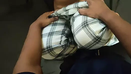 Üvey babam ile bir sorunum var, üvey kızını sikiyor