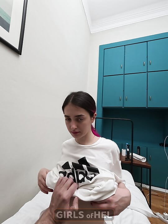POV - minyon utangaç komşu kızla anal seks - dikey video