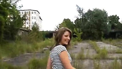 Brunette in skintight Mustang Stretchjeans and high heels 1