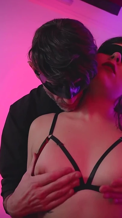 Лишая красивого ботаника чувств, доминантных и чувственных прикосновений