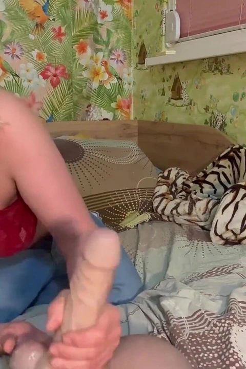 Üvey kız kardeş intikam tipine yardım ediyor