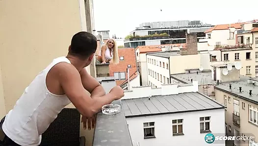 Komşumuz olmaz mısın, Rebecca Jane?