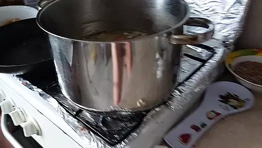 An amateur mom prepares breakfast. Hairy Latina, big, big ass.