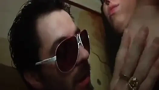 Bu Fransız sürtük çifte sikilmek istiyor