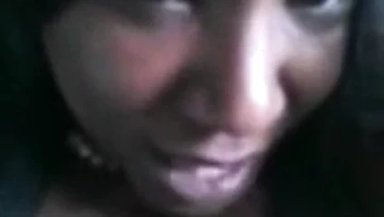 Çılgın kaltak facebook arkadaşlarını becermek istiyor