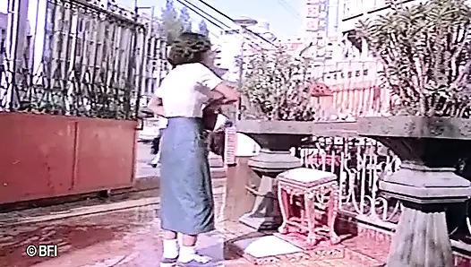Kız barda anal seks yapıyor nostaljik video.