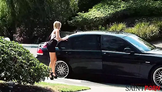 Kate'in Sıkı Vücudu Jerry Parmaklarıyla Parlıyor, Yalıyor Ve Onu açık Havada Sikiyor