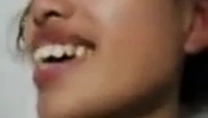 Tay kız konuşma sırasında seks