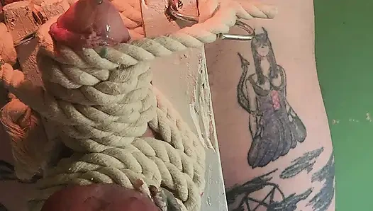 Goode Girl açoitando bolas por luz de vela pt2