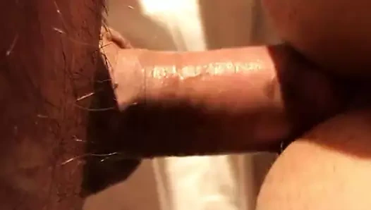 Kate güzel, ıslak ve derinden zevk alıyor!