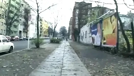 Sarışın sert sikilirken ıslak amcığını açıyor