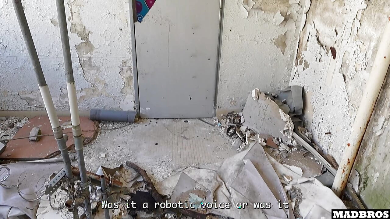 A Brazilian Housewife Became Crazy Enough To Call Us Just To Be Fucked In Anal in An Abandoned Building !!!