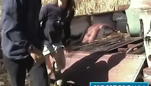 İnce hatun Cody açık havada kovboy kızda paslı büyük yaraktan zevk alıyor