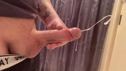 Tek başına mastürbasyon büyük boşalma ipleri çekiyor! + ağır çekim