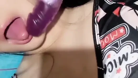 Japon kız mastürbasyon yapıyor ve fışkırtıyor