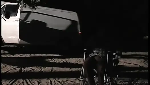 İri göğüslü genç kız ters kovboy kız rolünü oynamak istiyor