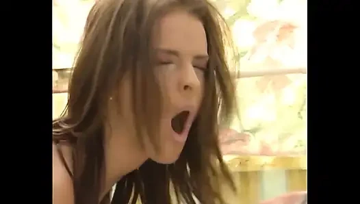 Çekici hatun orta yaşlı seksi kadın amında sert sikiliyor