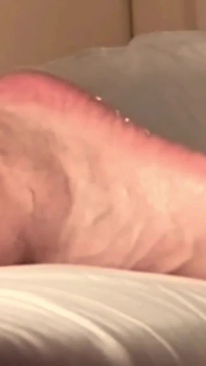 Orta yaşlı seksi kadın büyük yaraklı arkadaşı sevgilisine masaj yapıyor. IR ırklararası | Klip 1