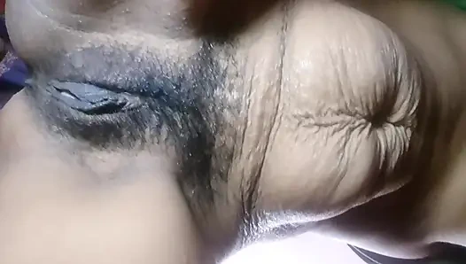 Hintli evli kadın suhagrat'ın tadını çıkarıyor