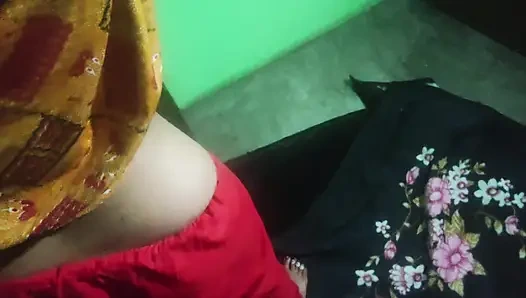 Yenge ki ko akela dekhkar choda mota land lekar khus ho gayi