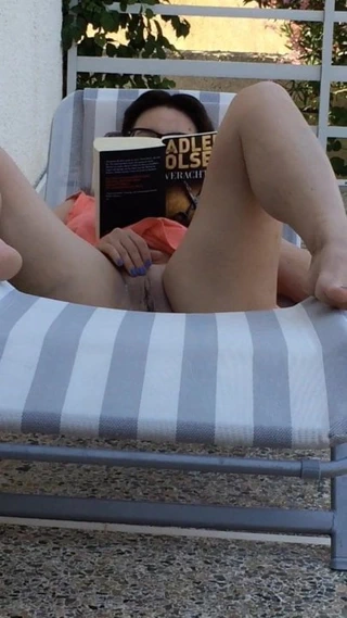 Gosia aus Kassel in Griechenland bei Freund auf der Terrasse