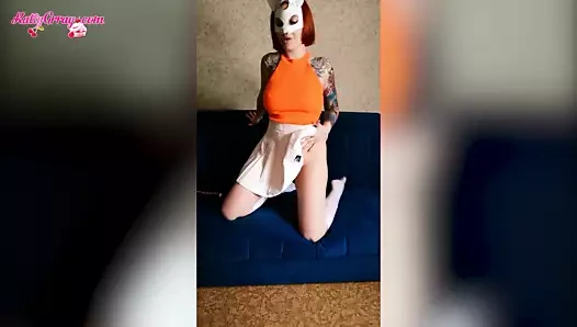 İnanılmaz seksi tavşan kendini okşuyor ve orgazma getiriyor