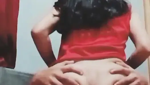 Erkek arkadaşım tıraşlı sakso çekme fikrine takıntılı ve ona aşık.