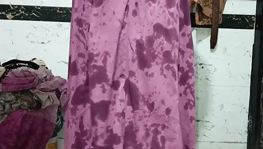 Priya bhabi seksi tarz vücut gösterisi