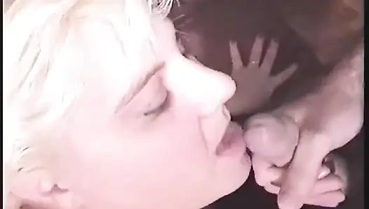Olgun sarışın orta yaşlı seksi kadın sert grup sekste büyük zenci yarağı tarafından sikiliyor