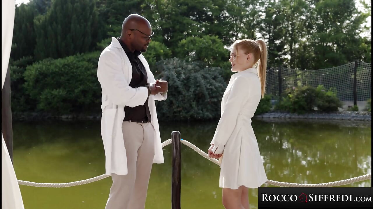 Rocco siffredi - yaramaz hemşire Jade J'adore doktor rock sert yarağı sert bir şekilde alıyor