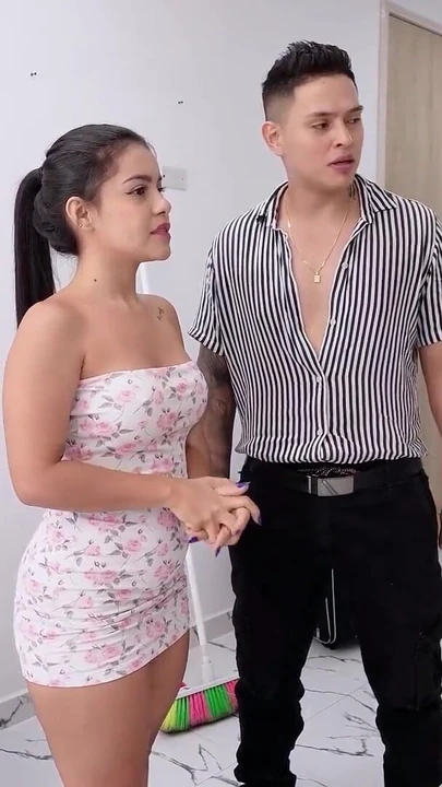 Потрясающий момент из "Групповое видео с фильтром на работе, где я и моя подруга трахаются в джакузи"