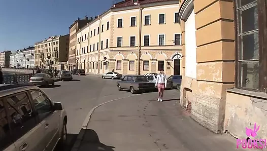 Ateşli sarışın eleonor erkek arkadaşının amını mini etekle sikiyor