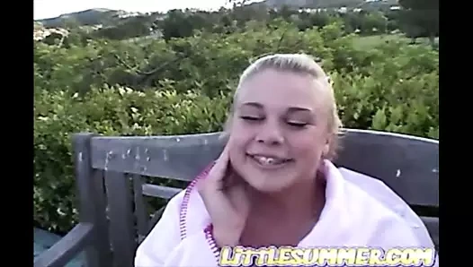 küçük yaz parmak onu sıkı KEDİ açık havada