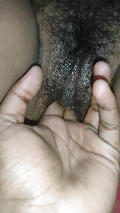 Assamlı kız tek başına sert parmaklıyor