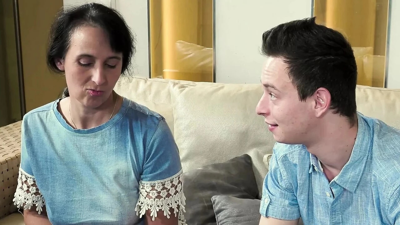 Trưởng thành người giúp việc được fucked trước khi làm sạch các nhà