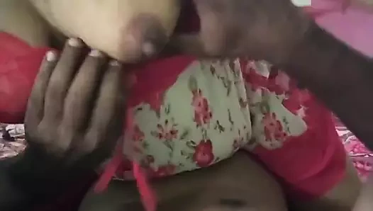 Hintli olgun iri güzel kadın kocasıyla seks yapıyor