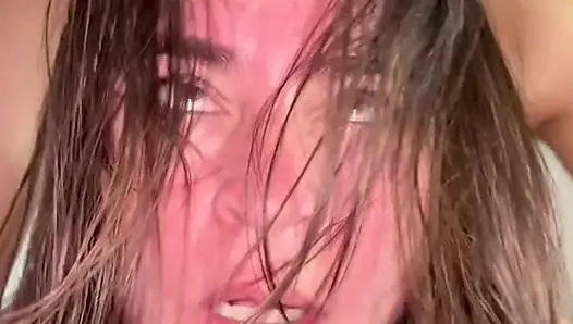 Seksi olgun iç çamaşırlı ve tangayla sikilen ev yapımı seks büyük memeli gerçek büyük memeli üvey anneye geliyor