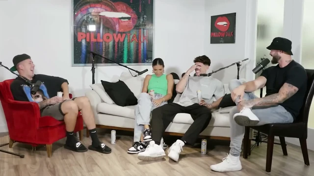 Cam Holmes on, ben Emily Faye Miller ile birlikte