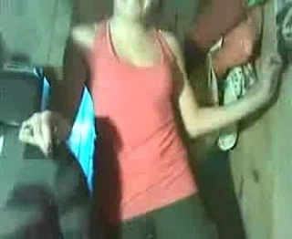 Deux putes asiatiques pour une pipe