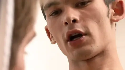 Azgın iri güzeller götünü yalıyor ve sikiyor ve döl yiyor