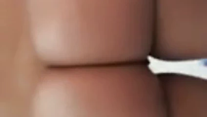 İspanyol müziği eşliğinde dans eden karısı