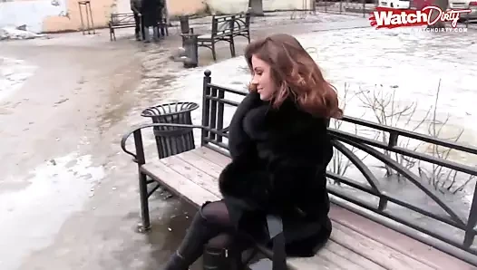 dumgeile schlampe bumst mit fremden