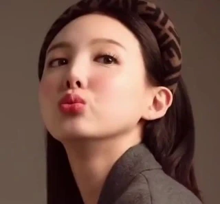 Nayeon yüzünde daha fazla jizz için hazır