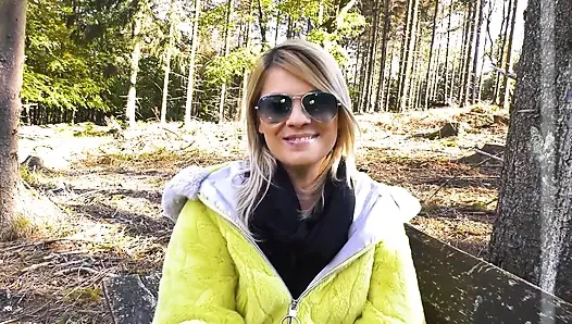 Sarışın, azgın MILF Sikişmek ve Vücuduna Sıçtırmak İstiyor