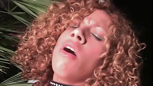 Büyük memeli bebek jakuzide amını parmaklıyor