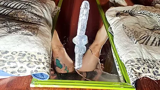 Büyük sulu vajinamla aynayı sikiyorum