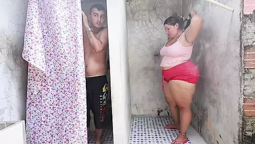 Memelerde çok sütle beklenmedik sikiş ami azgın komşu