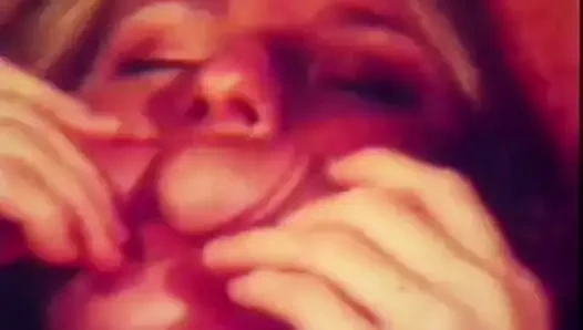 Kızların bir çük ihtiyacı olduğunda (1970'lerin vintage)