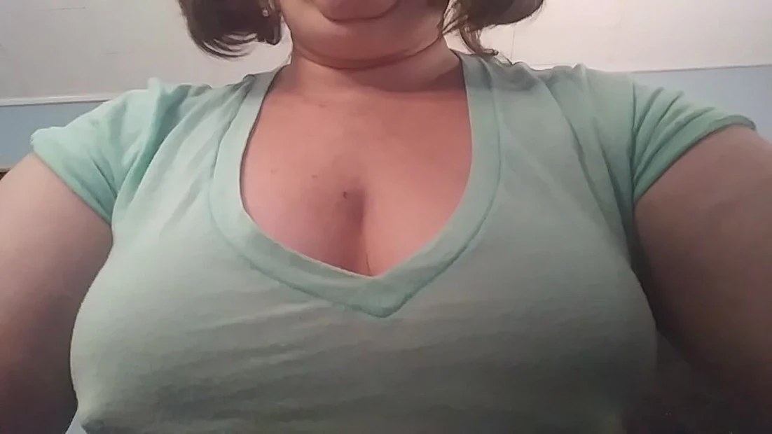 Свиные хвосты в ее волосах, HonorKnees пытался сделать видео, которое показывает ее Лучший актив. Она справилась отлично, я думаю!